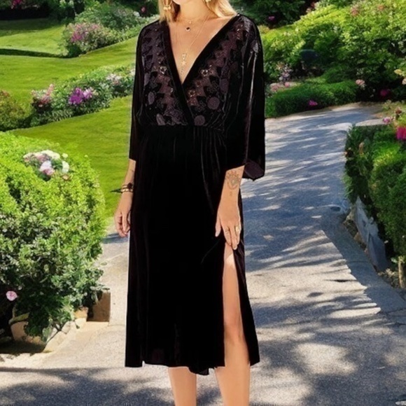 Johnny Was Dresses & Skirts - Johnny Was Coco dress silk velvet embroidered side slit NWT (oversized)